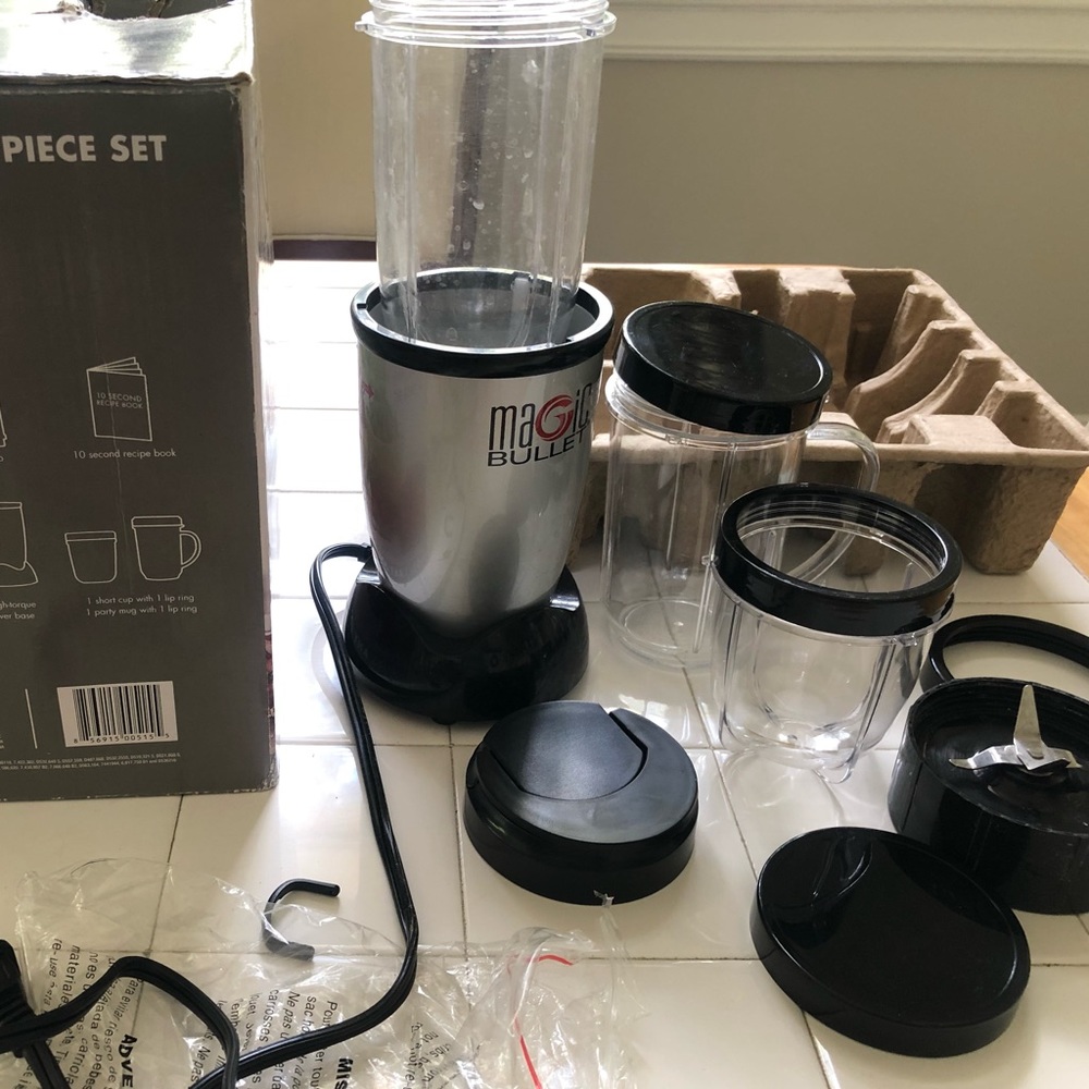 The original Magic Bullet Kitchen Assistant Blender & Mixer Set - Picture 5 of 16